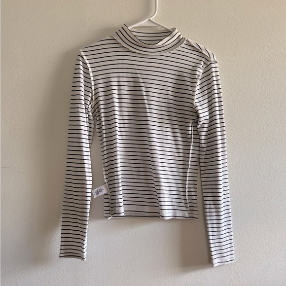 Striped black and white medium long sleeve shirt - Picture 1 of 2